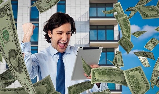 a man making money online