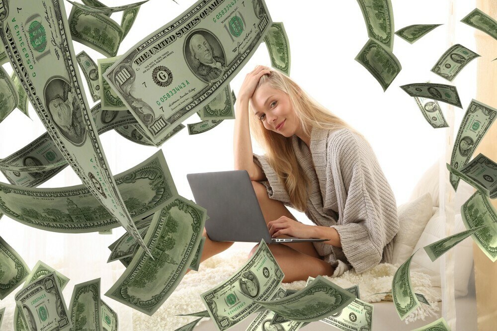 a woman making money on her laptop